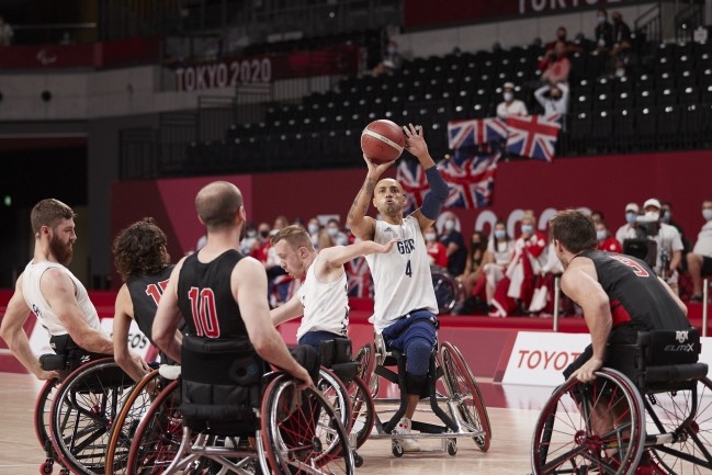Basket en silla de ruedas